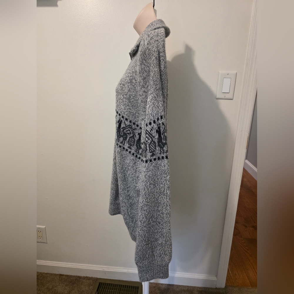 Alpaca Sweater - Picture 11 of 12